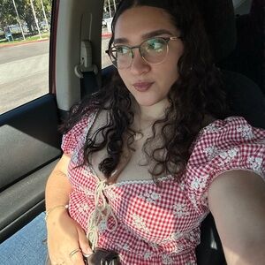 Meet your Posher, Emely